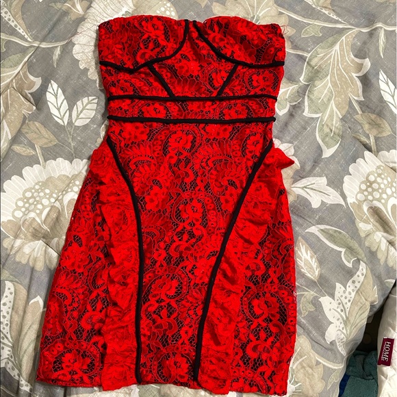 lace dress perfect for Valentine’s Day❤️ - Picture 3 of 6